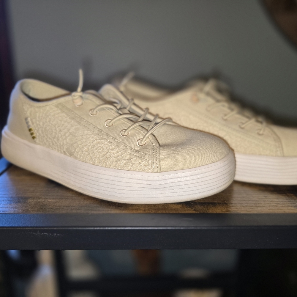 Woman's Hwy Dudws Size 8